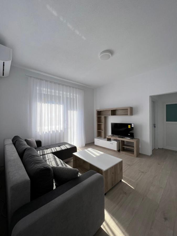Apartment In Peja City Center Exterior foto